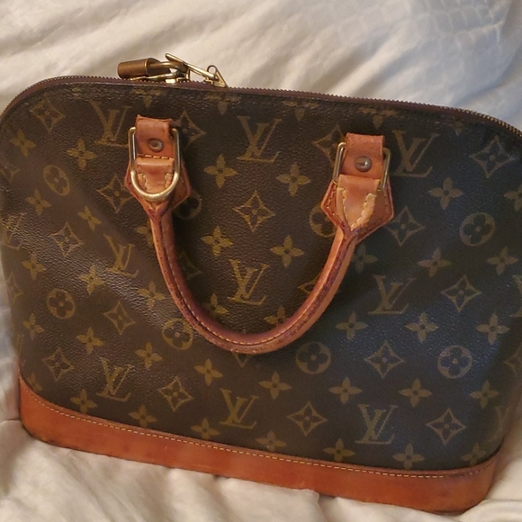 Louis Vuitton Handbags - Luis Vuitton Alma bag